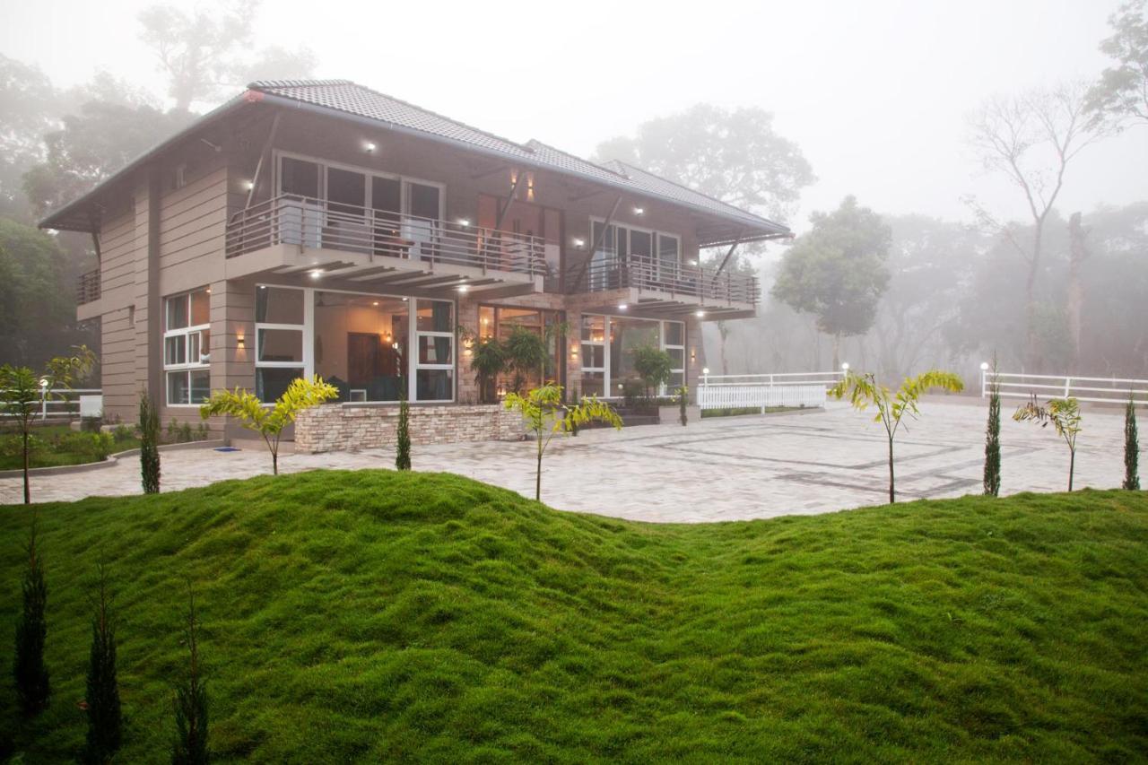 Coffee & Mist Luxury Villa- Comp Breakfast, Pool, Lounge, And Coffee Estate By Stayvista Madikeri Bagian luar foto