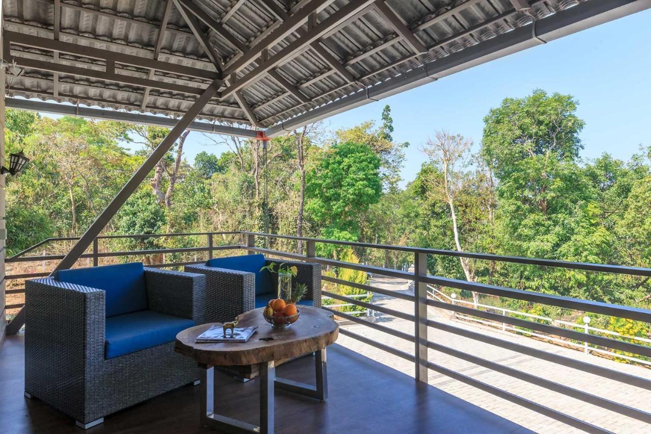 Coffee & Mist Luxury Villa- Comp Breakfast, Pool, Lounge, And Coffee Estate By Stayvista Madikeri Bagian luar foto