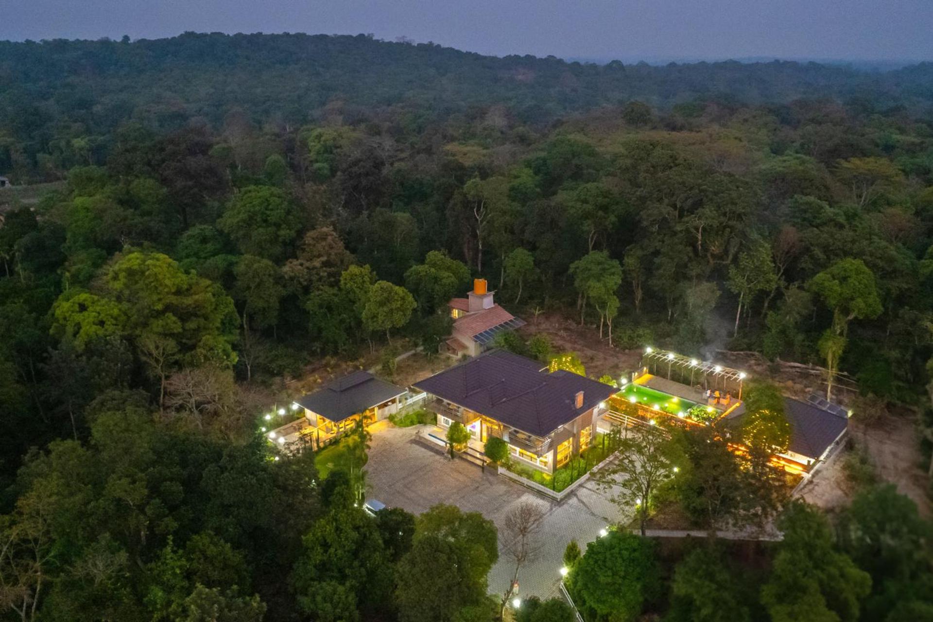 Coffee & Mist Luxury Villa- Comp Breakfast, Pool, Lounge, And Coffee Estate By Stayvista Madikeri Bagian luar foto